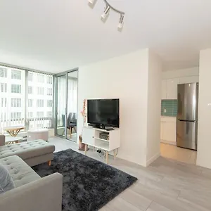 Chic 2-bedroom In Downtown With Stunning Water Views Apartment